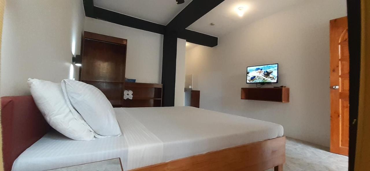 Jalyn'S Resort Sabang Пуерто Галера Екстериор снимка