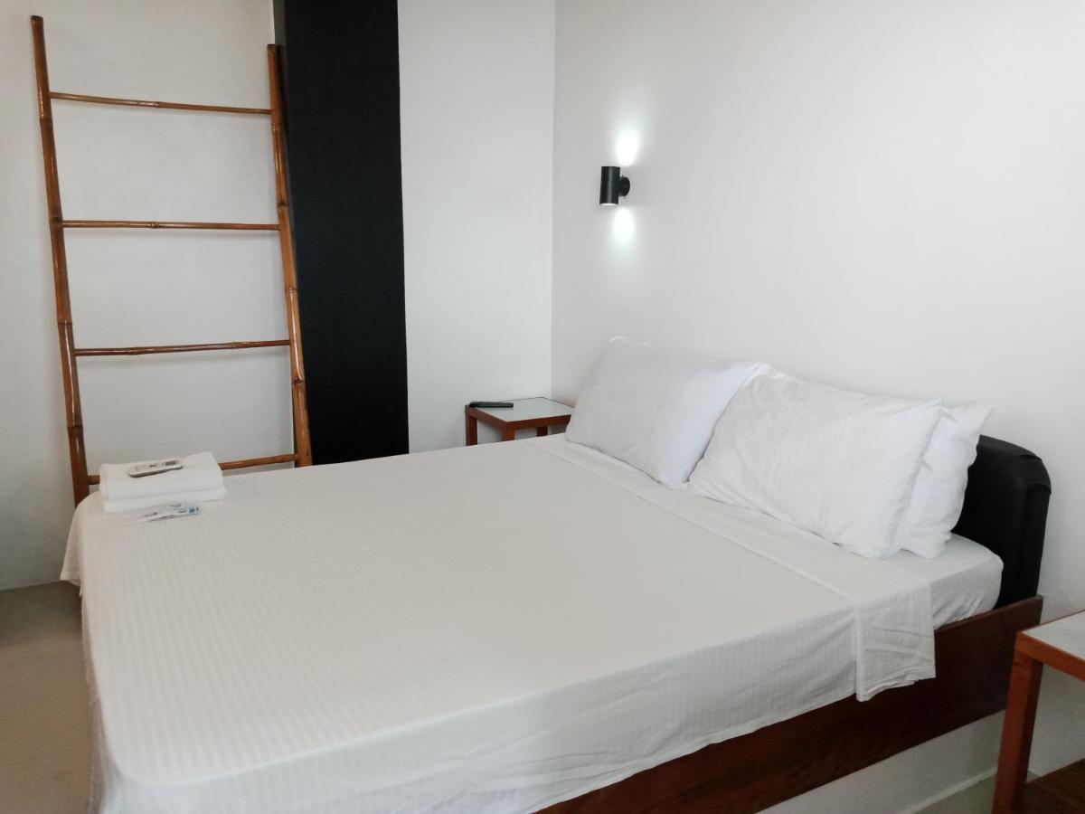 Jalyn'S Resort Sabang Пуерто Галера Екстериор снимка
