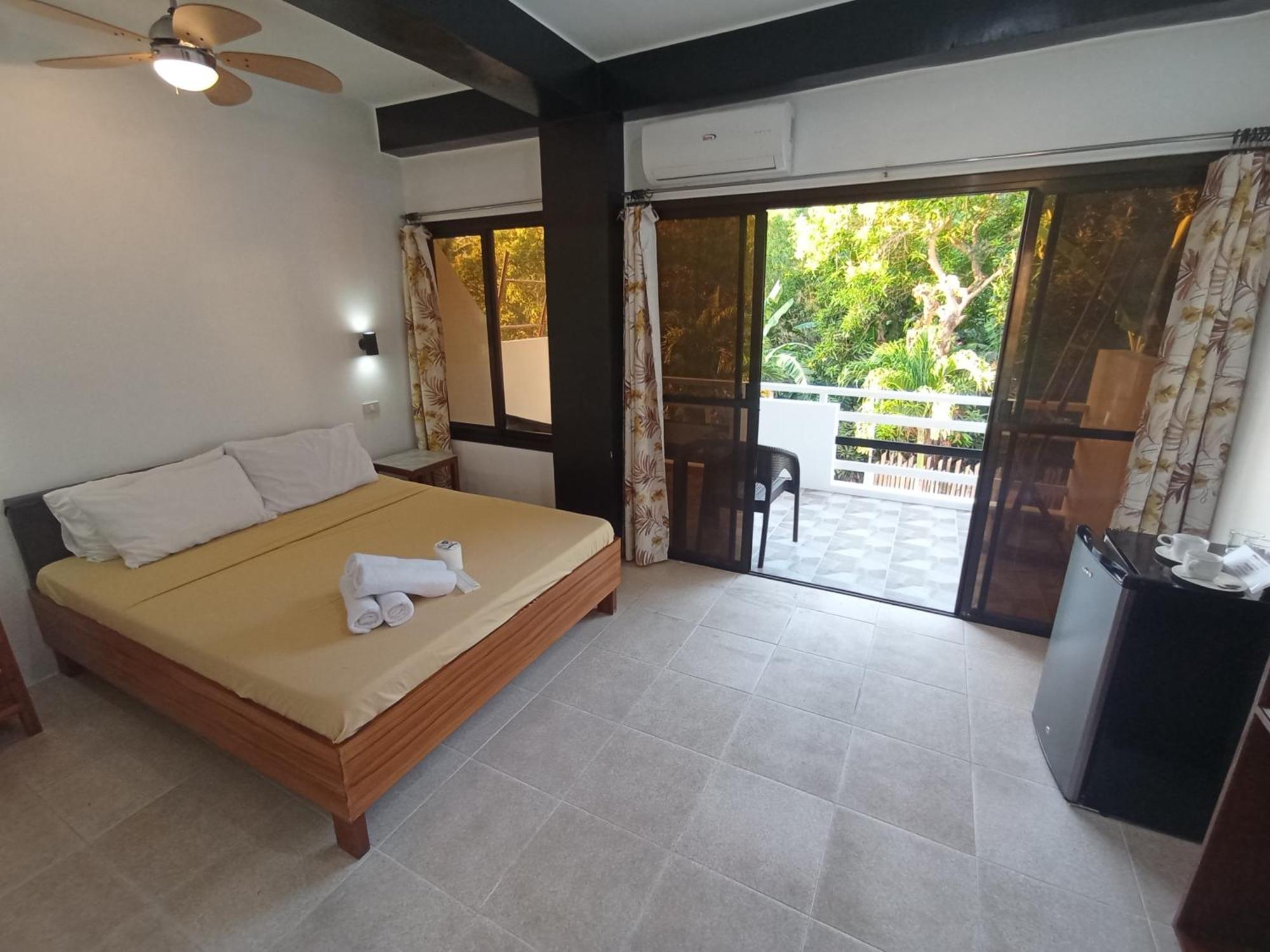 Jalyn'S Resort Sabang Пуерто Галера Екстериор снимка